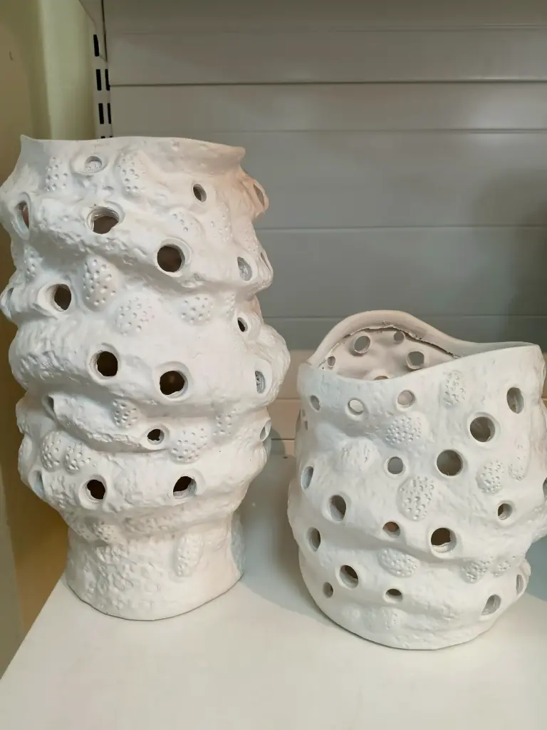 DECO POT DE FLEUR PLATRE BLANC  2 PIECES